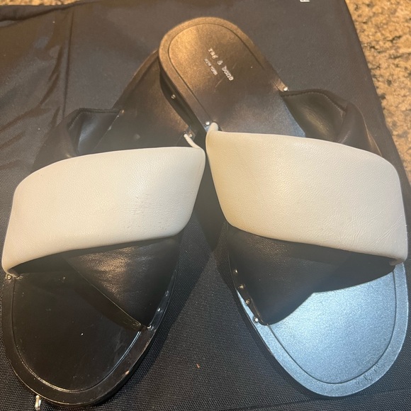 Rag and Bone Cross over black and white slides - Picture 4 of 13